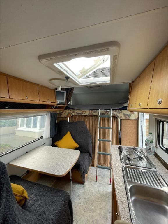 The Cosy Camper At Rockfield Park Hotel Голуей Екстериор снимка