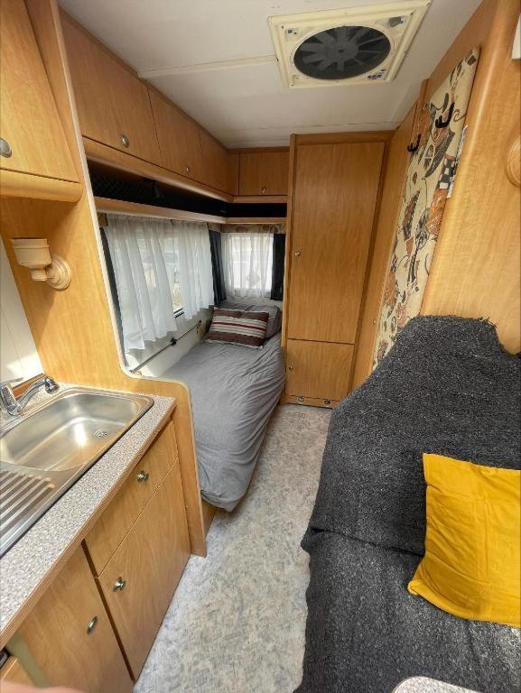 The Cosy Camper At Rockfield Park Hotel Голуей Екстериор снимка